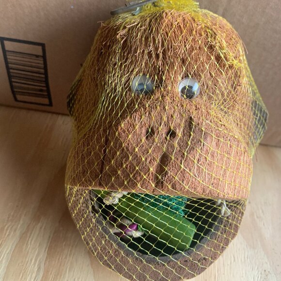 PET SUPPLIES - NEW Coconut head bird cage toy foraging shred chew PARROT MACCAW - Picture 1 of 7